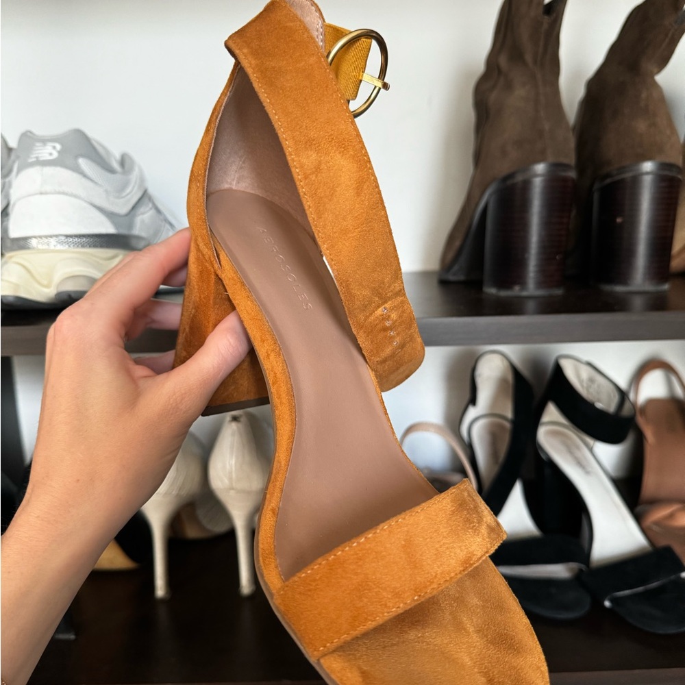 AEROSOLES Mustard Suede Heels